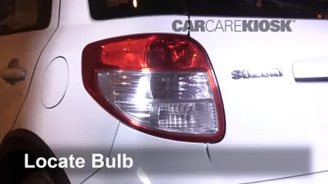 2013 Suzuki SX4 LE 2.0L 4 Cyl. Éclairage Feux de marche arrière (remplacer une ampoule)